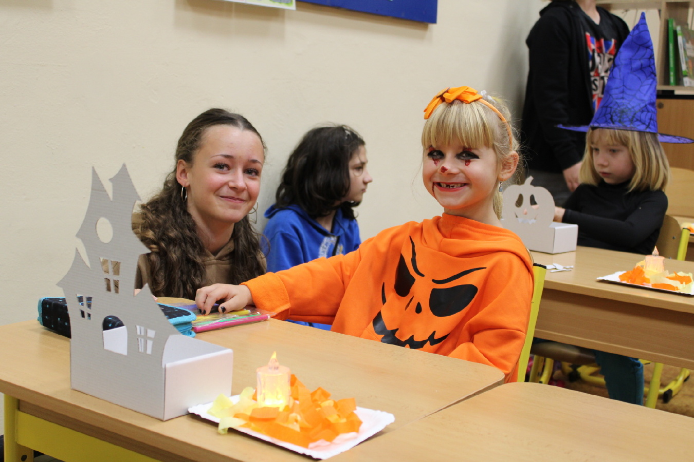 Halloweenské setkání osmáků a prvňáčků z áčka
