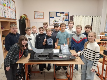 Páťáci z céčka si vytvořili skatepark