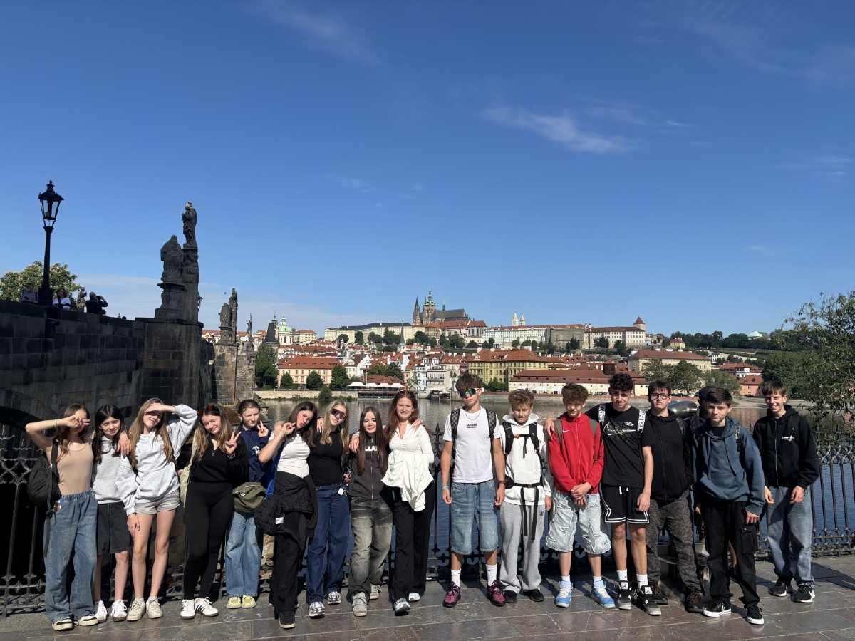 VII. A poznávala Prahu
