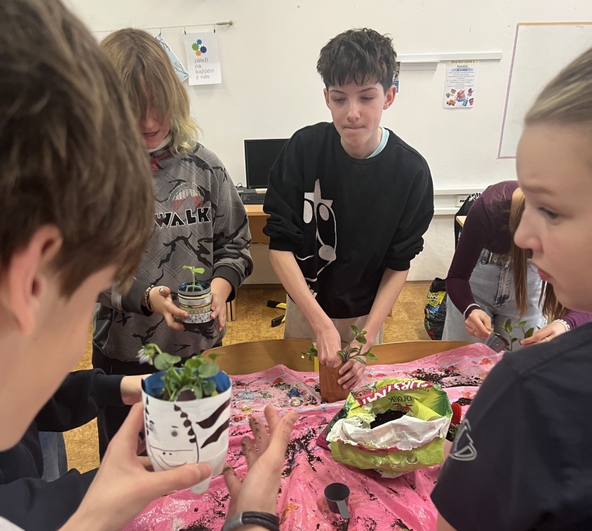 VII. C vítá jaro kreativně